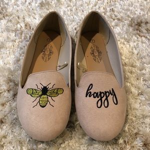 Tan BEE happy flats